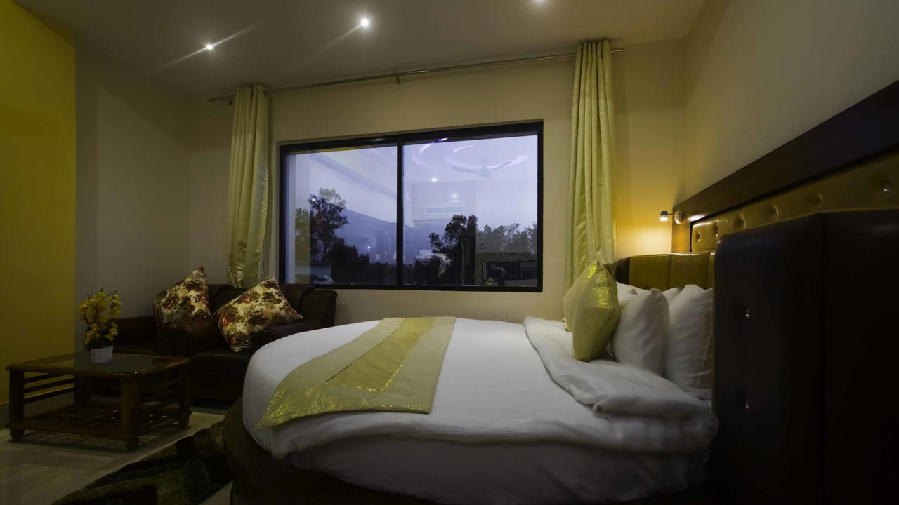 Hotel Kings Regency Drang Exterior photo
